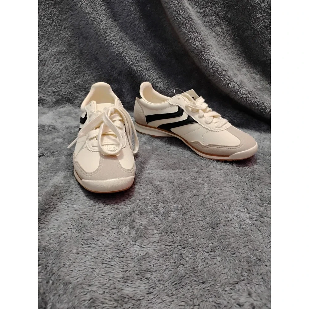 No Boundaries Women's Lace-Up Athletic Sneakers Wht/Blk/Beige WMNB45CA003